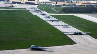 12 американских стратегических бомбардировщиков B-2 Spirit взлетели из Миссури