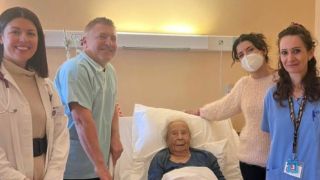 100-летней гречанке сделали операцию на сердце