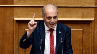 Велопулос в парламенте: "Не смейтесь - я потерял друга в Темпи"