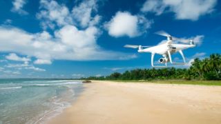Первая эскадрилья дронов выявит возможные нарушения на побережье и пляжах Греции