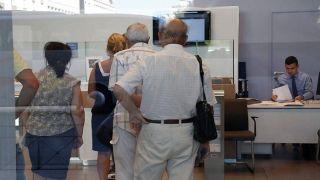 Более 100 000 пенсионеров выйдут на работу летом