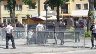 Премьер-министр Словакии Роберт Фицо находится в опасном для жизни состоянии, установлена личность стрелка (видео момента покушения)